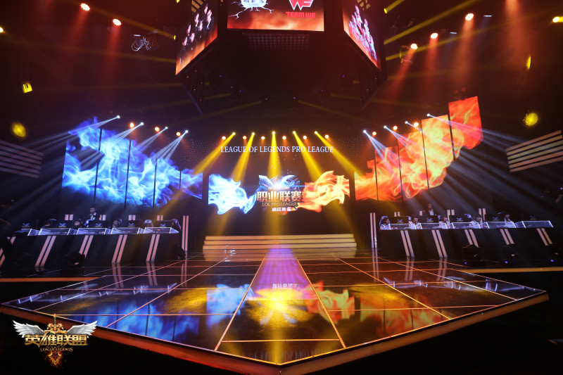 职业电竞圈ADC选手对线能力对比：Elk与阿水的风格差异解析